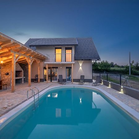 Villa Nesa Plaški Exterior foto