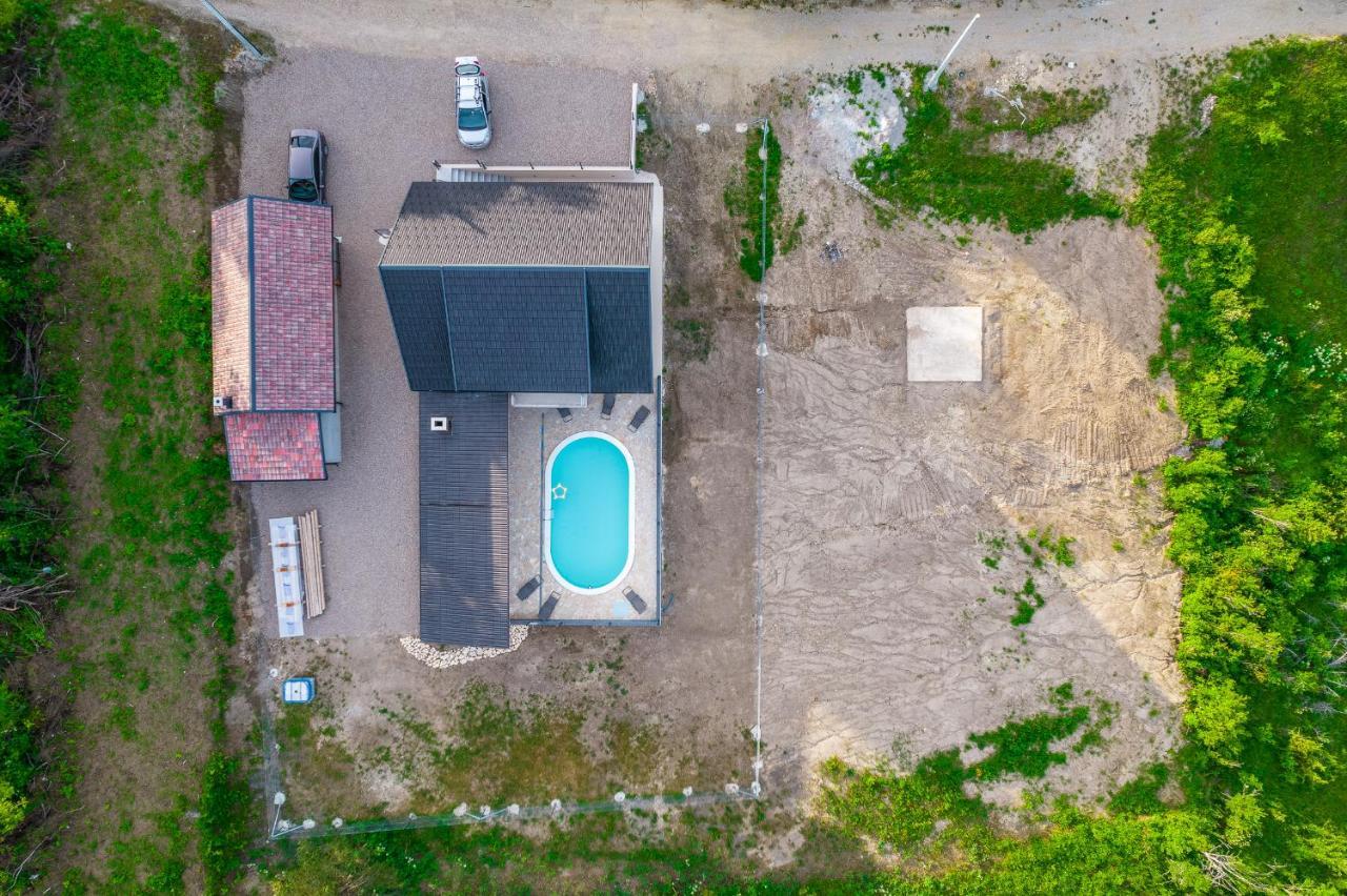 Villa Nesa Plaški Exterior foto