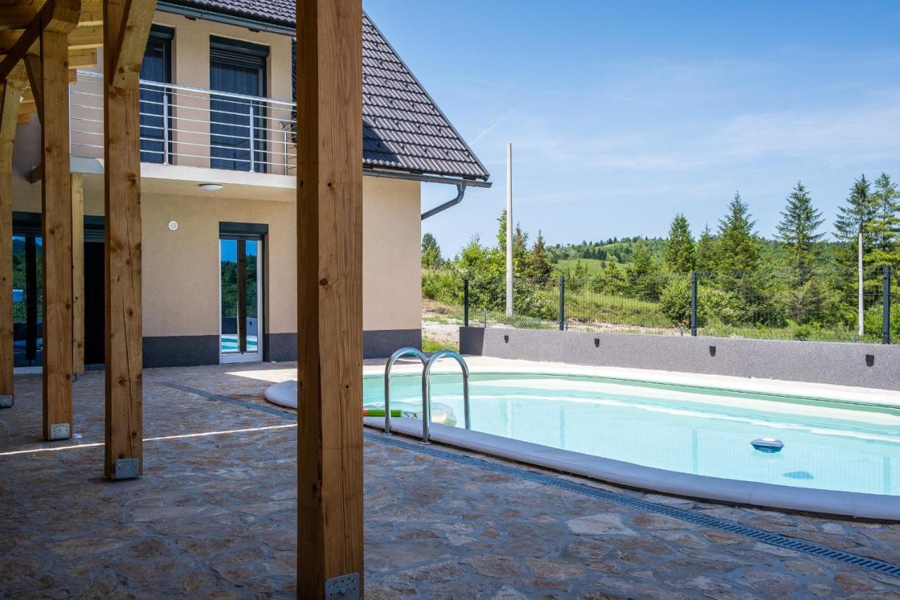 Villa Nesa Plaški Exterior foto