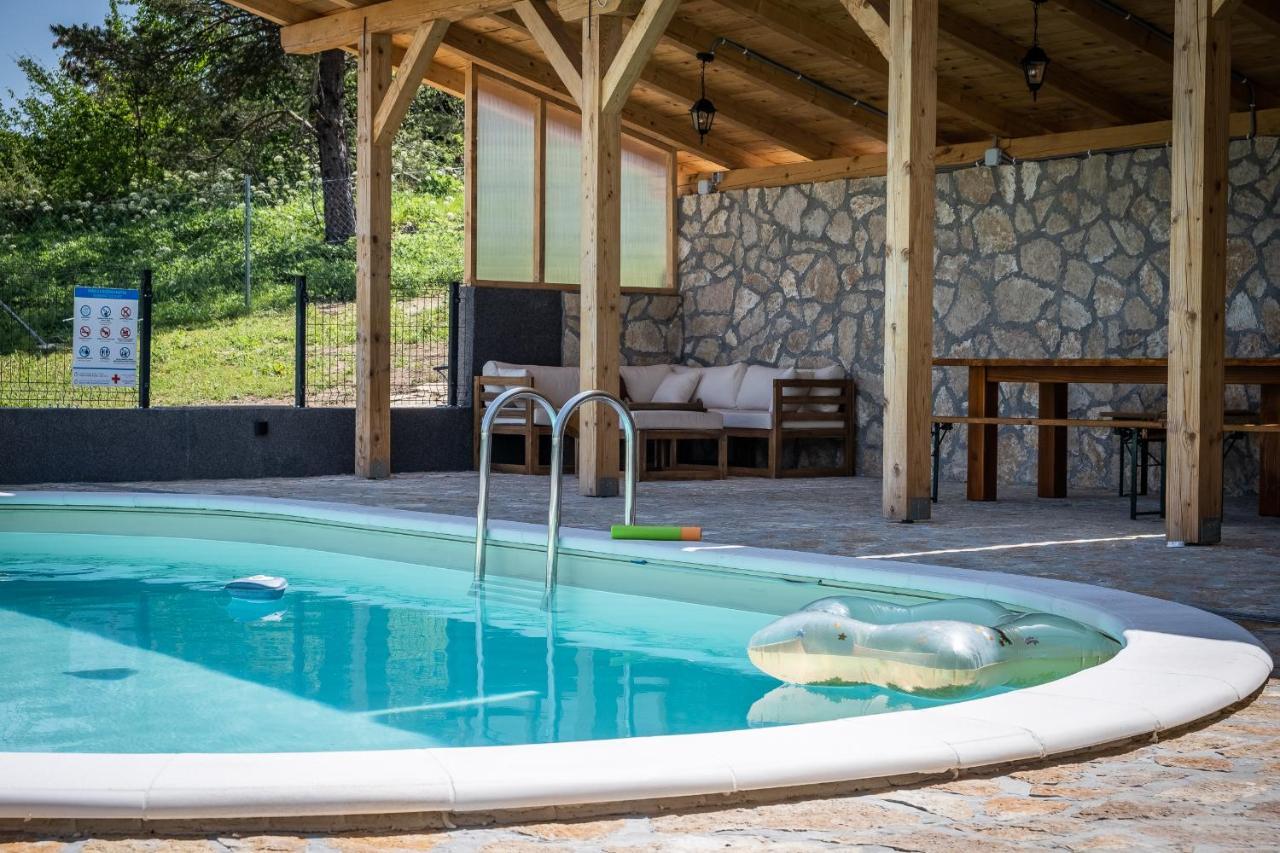 Villa Nesa Plaški Exterior foto