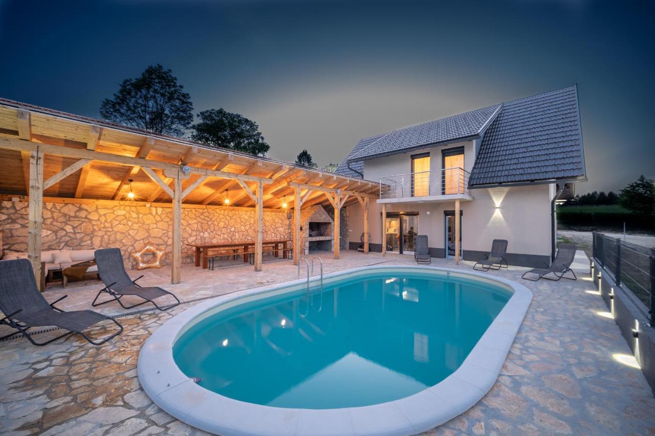 Villa Nesa Plaški Exterior foto